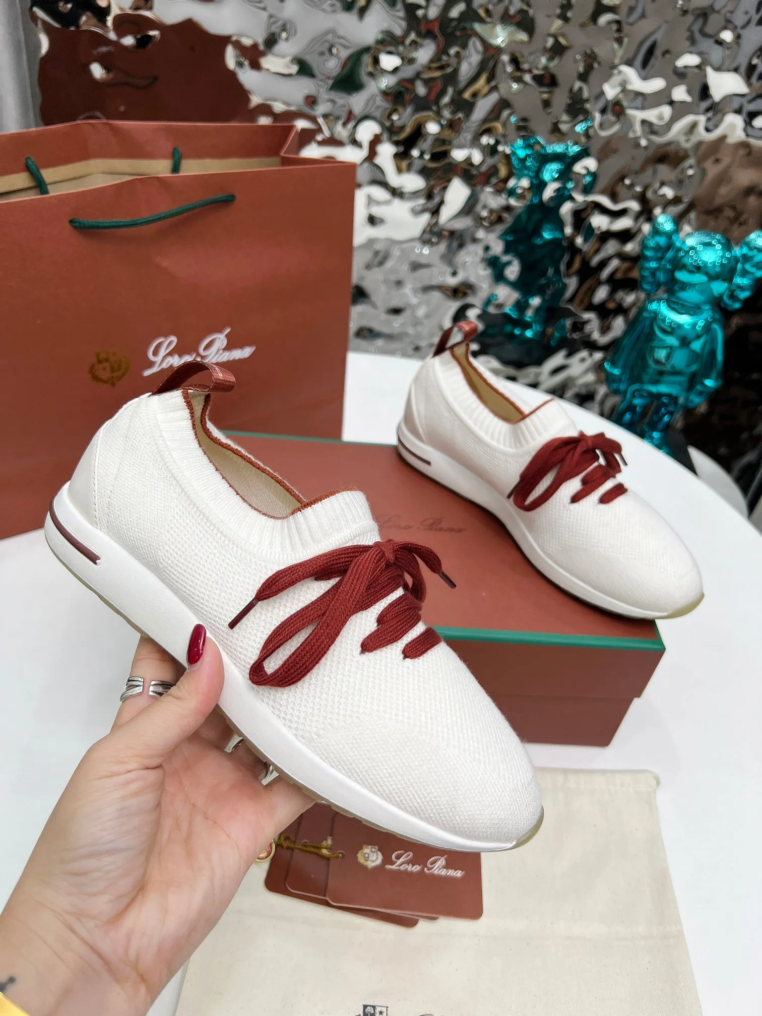 👟👟Ex-factory price 440👟👟 Men’s size +10 🧨🧨🧨Loropiana’s new board is online! This product is made of imported nylon velvet and developed from original boards. It is light, comfortable and breathable, and is suitable for all seasons. Size: 35-41, (Note: 35 and 41 are not returnable or exchangeable),